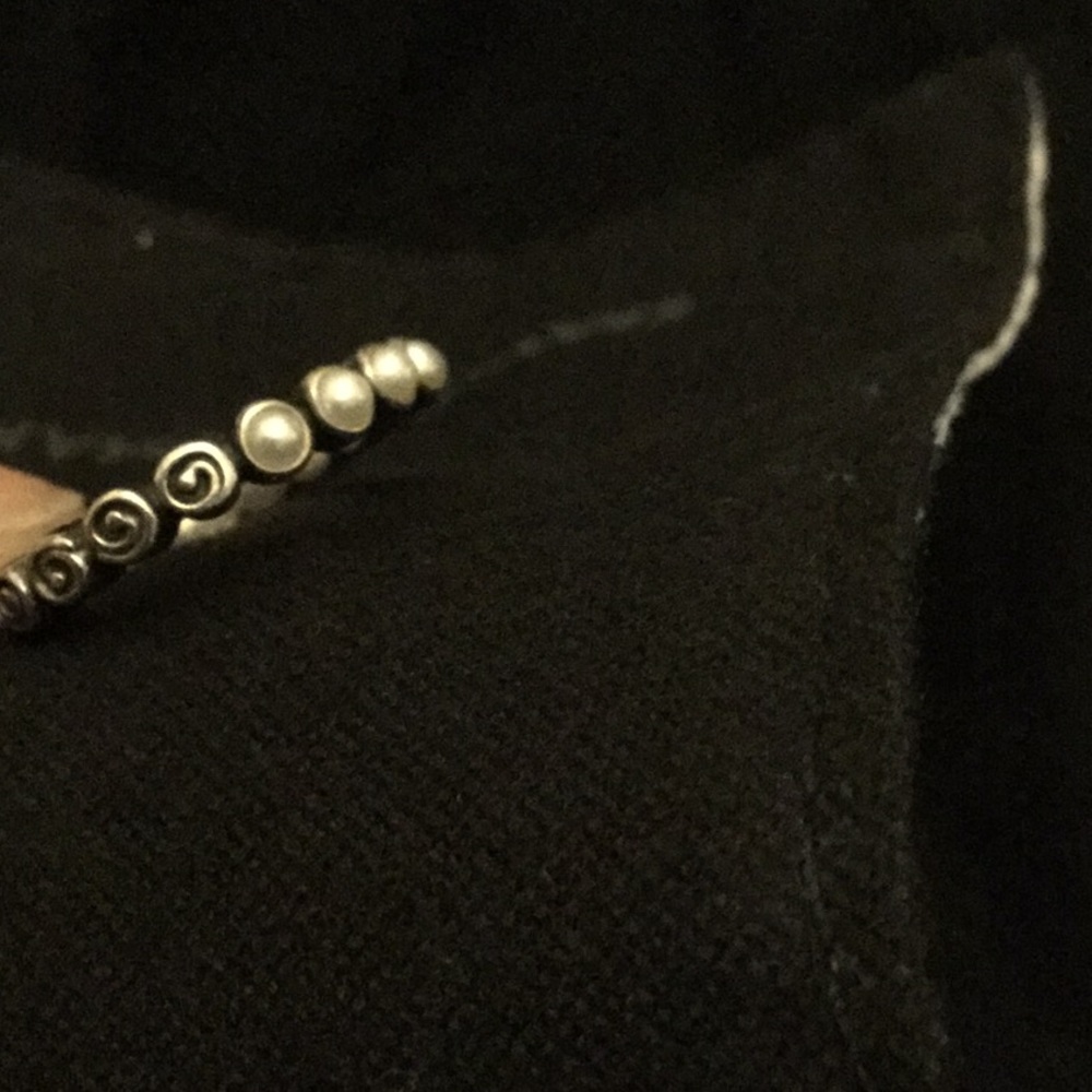 Size 6 ring - Picture 3 of 3